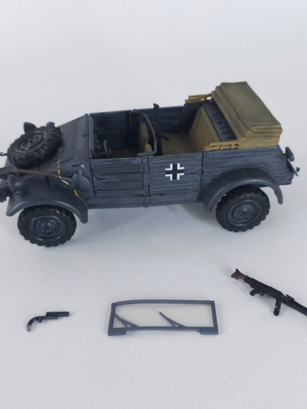 21st Century Toys Ultimate Soldiers XD WWII German Kudelwagen Jeep 1:18 DAMAGED